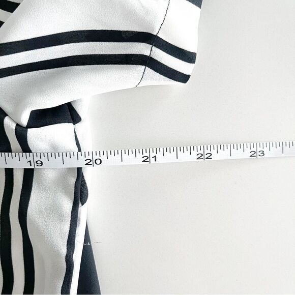 Jones New York Blouse Button Up Striped Black White Short Sleeved Women's 10 NWT - Picture 6 of 7